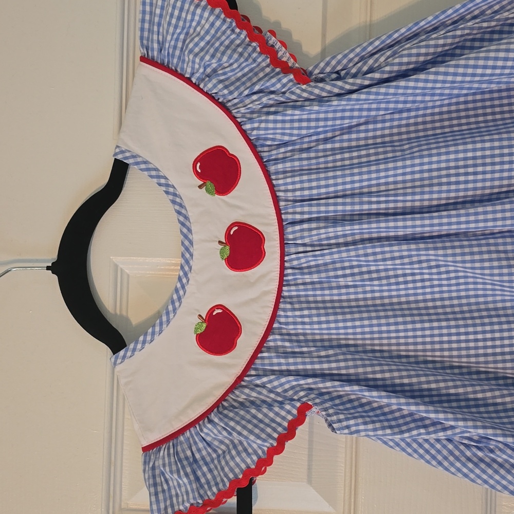 Girls school dress 🍎